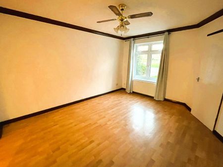 4 bedroom semi-detached house to rent - Photo 4