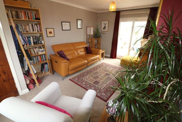 4 bedroom semi-detached house to rent - Photo 1