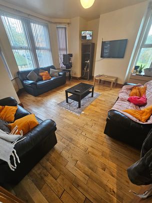 8 Bed - 1 Hill Top Street, Hyde Park, Leeds - LS6 1NW - Student - Photo 1