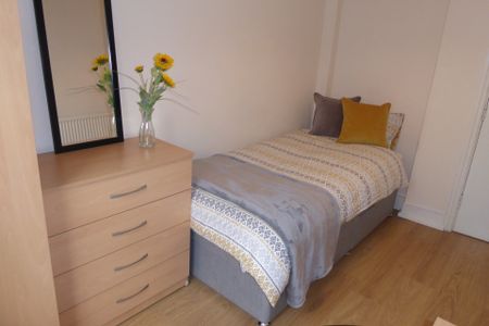 Lovely cosy single room in professional house share - Photo 3