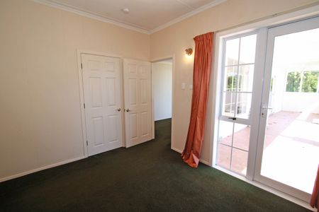 Large Home Close To CBD - Photo 3