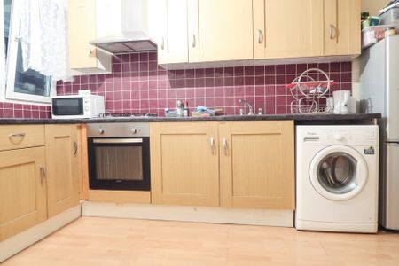 Room in a Shared Flat, Bow Central Line, E3 - Photo 3