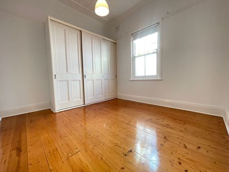 Charming 2 Bedroom Semi Home - Photo 4