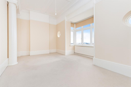 3 bedroom apartment to rent - Photo 4