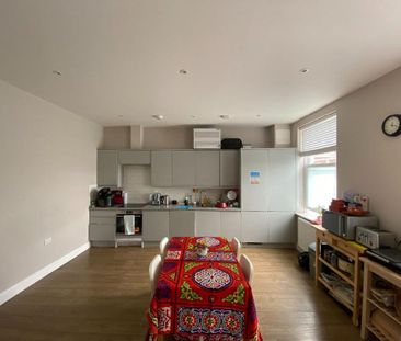 3 bedroom flat to rent - Photo 3