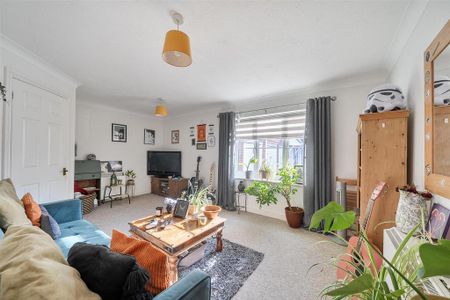 1 bedroom ground floor flat to rent - Photo 2