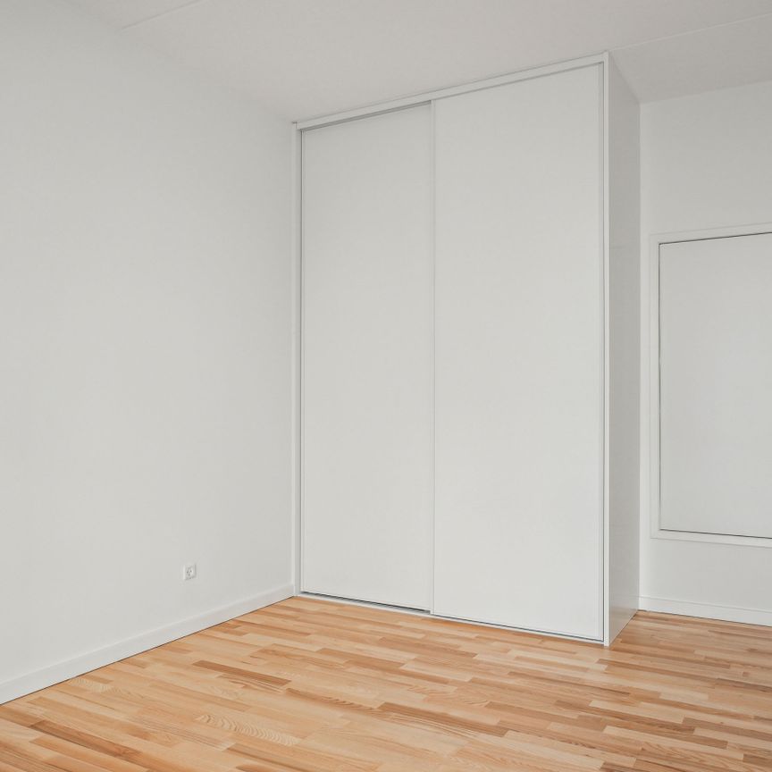 Strandparken 2 - Rummelig 2-værelses lejlighed med direkte udgang til gårdarealet – lige ud til Køge Bugt - Foto 1