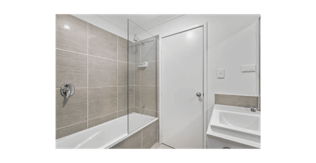 Beautifully Presented Townhouse Offering Comfort & Convenience - Photo 2