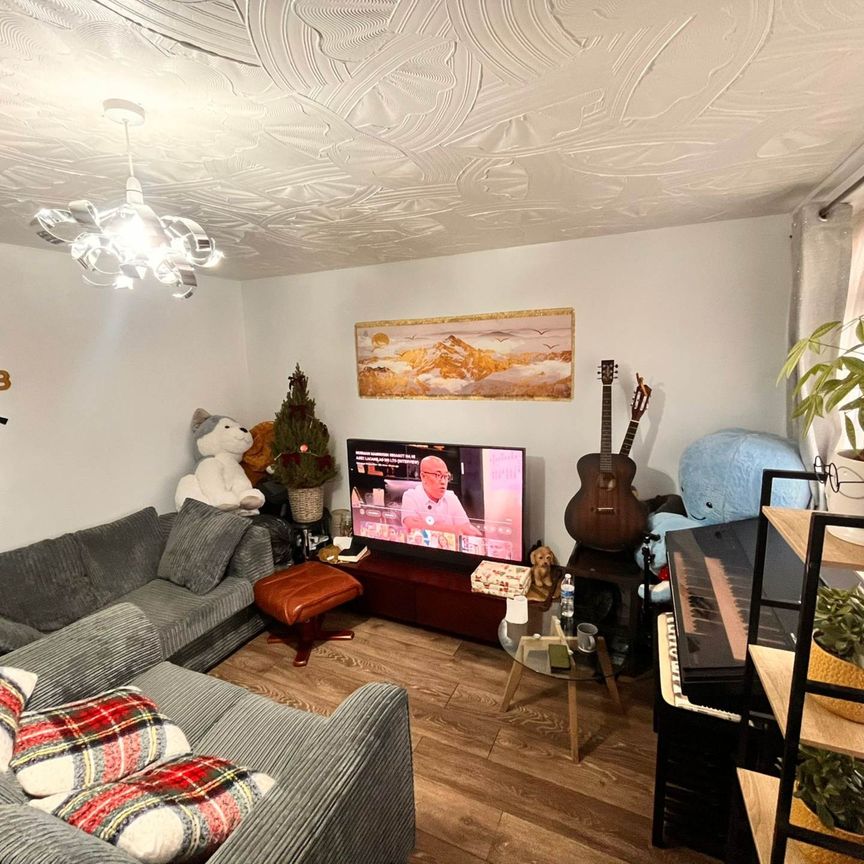 Price £1,200 pcm - Available Now - Unfurnished - Photo 1