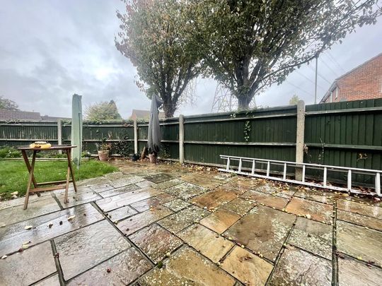 3 bedroom end of terrace house to rent - Photo 1