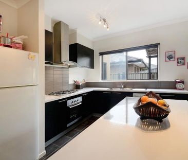 10 Albatross Drive, Pakenham VIC 3810 - House For Rent | Domain - Photo 4