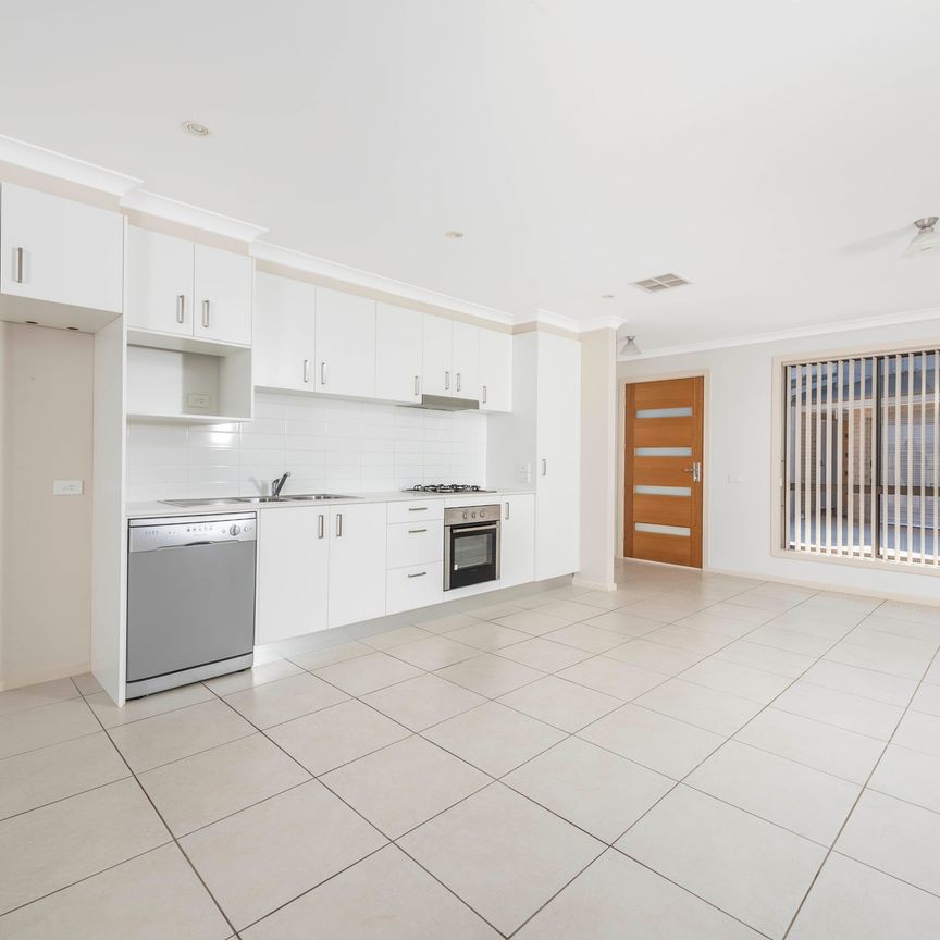 3/26 Carrington Street, Queanbeyan NSW 2620 - Townhouse For Rent | Domain - Photo 1