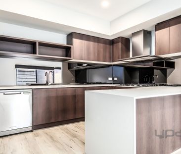 MODERN TOWNHOUSE WITH ALL YOU NEED! - Photo 3