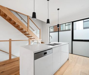 Stunning, brand new, CBD fringe - Photo 1