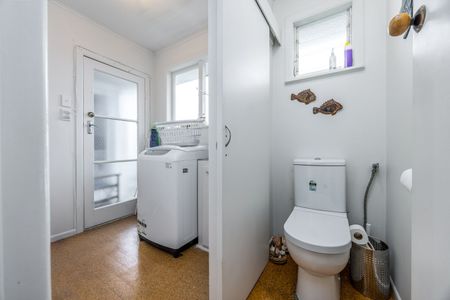 Comfortable Family Living in Sunnynook - Photo 4