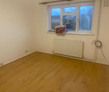 3 bedroom flat to rent - Photo 4