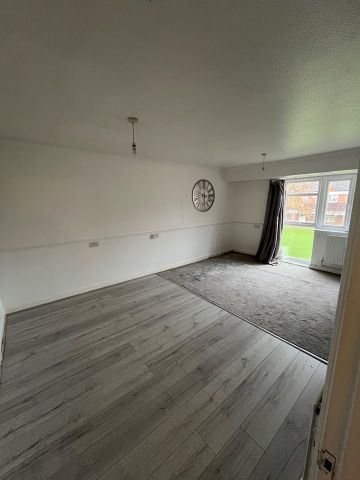 2 Bed Flat, Desborough Court, SE25 - Photo 2