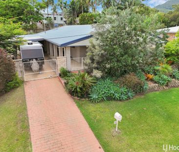 Spacious Family Home with a POOL!! - Photo 2