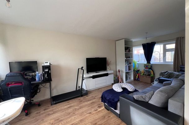 Eastfields - Photo 1