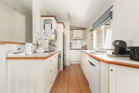 “Comfortable 3-Bedroom Family Home in Chapel Hill” - Photo 3