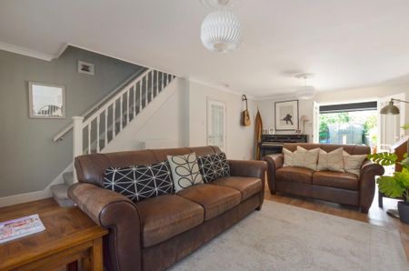 4 bedroom semi-detached house to rent - Photo 4