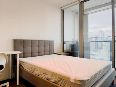 Secondary Bedroom - Photo 5