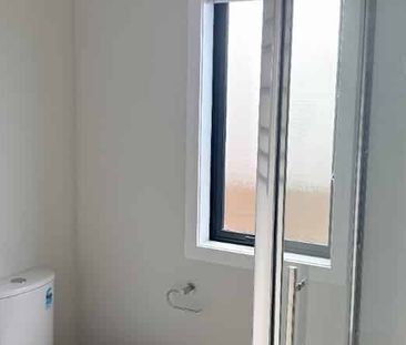 3 bedroom home in Te Atatu - Photo 3
