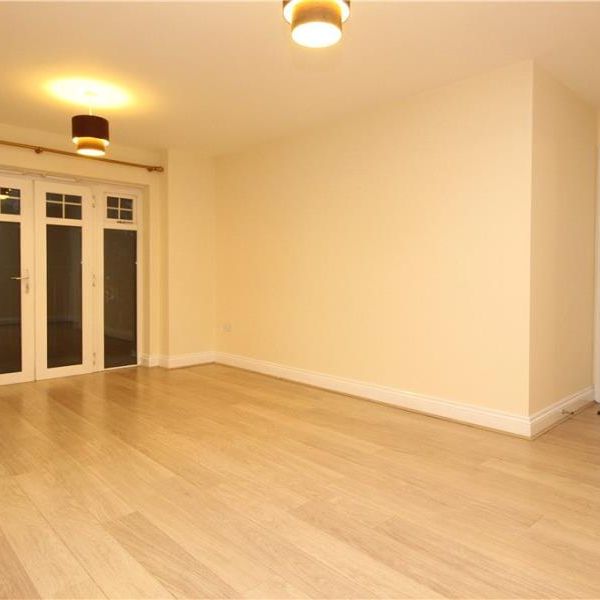 Pembroke Road, Woking - 2 bedrooms Property for lettings - Seymours - Photo 1