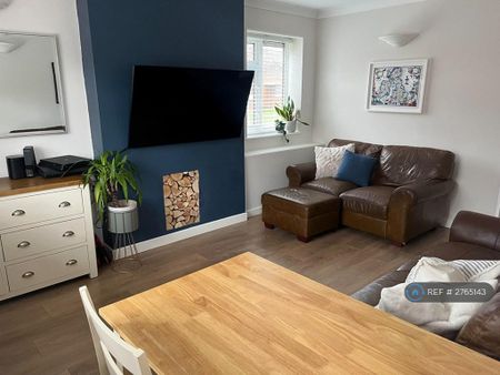 2 bedroom flat to rent - Photo 2