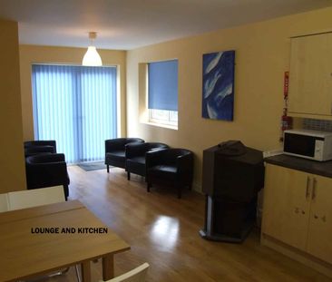 6 Bed Three Floor Flat- Classic - Photo 4