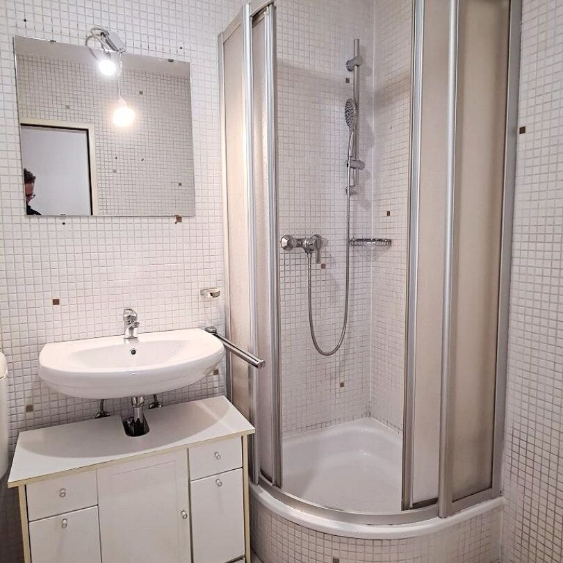 BUCHENGASSE, U1-NÄHE, 57 m2 Neubau mit 10 m2 Terrasse, 2 Zimmer, Komplettküche, Wannenbad, Parketten, 1. Liftstock - Photo 1