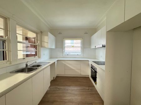 Family Home Offering Space, Comfort & Modern Living - Photo 4