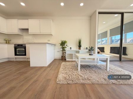 Studio to rent - Photo 3