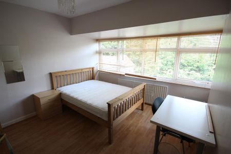 4 bedroom semi-detached house to rent - Photo 3