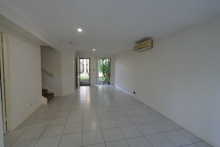 Renovated 3-bedroom townhouse close to Harbour Town - Photo 3