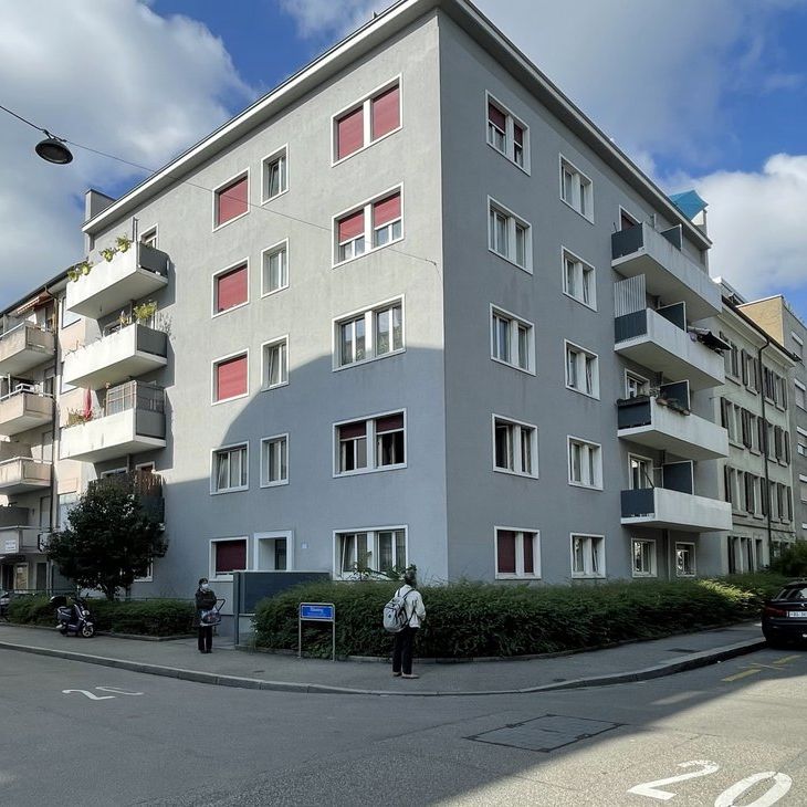 Gemütliche Wohnung in belebter Seitenstrasse - Photo 2