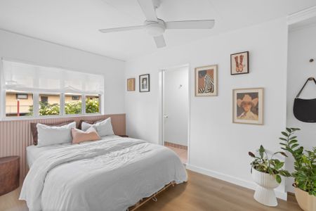 Boutique Apartment with Light-Filled Living and Modern Comforts - Photo 4