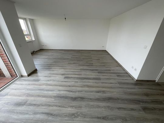 Wohnen in der City! 2-ZKB-Balkonwohnung im Dachgeschoss in der Bahnhofstraße zu vermieten! - Foto 1