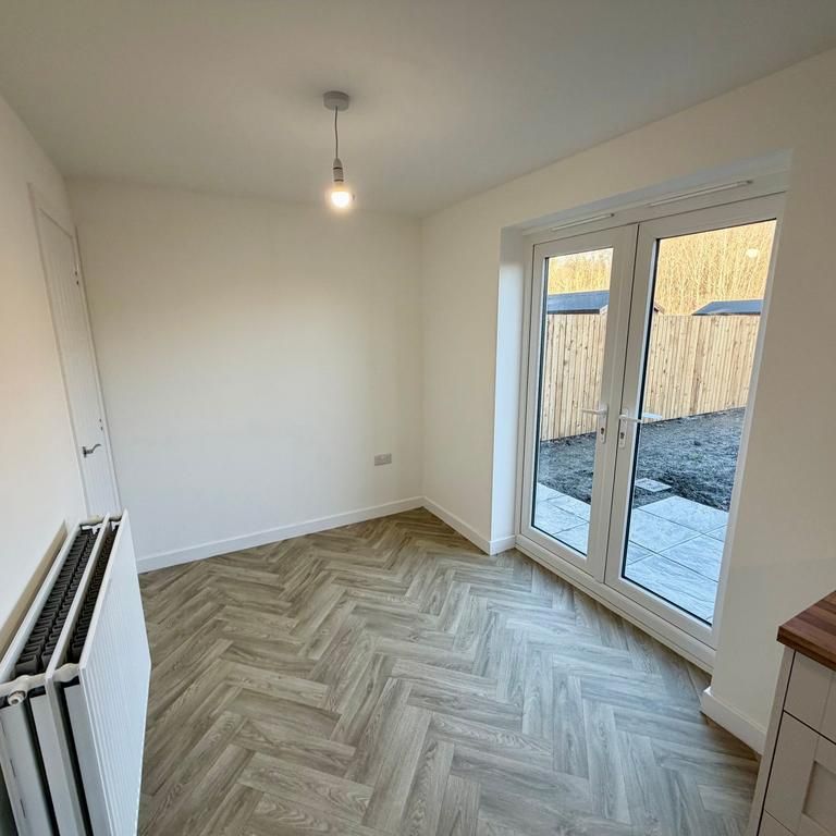 3 bedroom semi-detached house to rent - Photo 1