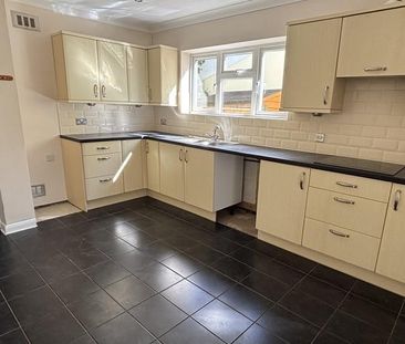 4 bedroom detached bungalow to rent - Photo 2