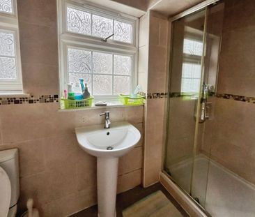 4 bedroom House To Let - Photo 4