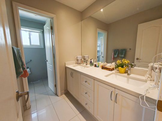 For Lease - 25 Squirewood Road, Toronto, Ontario - Photo 1