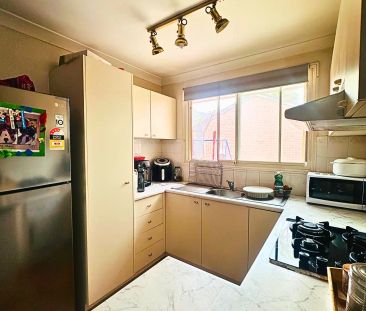 “Spacious & Energy-Efficient 3-Bedroom Home Near Penrith CBD” - Photo 2