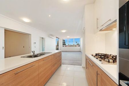 Modern Apartment in prime position! - Photo 3