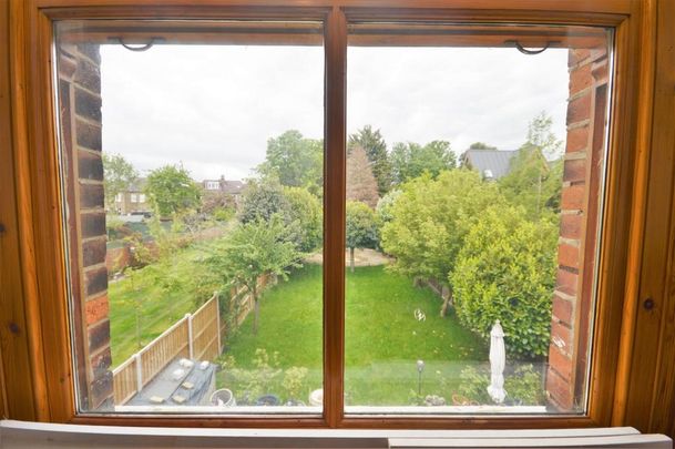 1 bedroom in a house share to rent - Photo 1