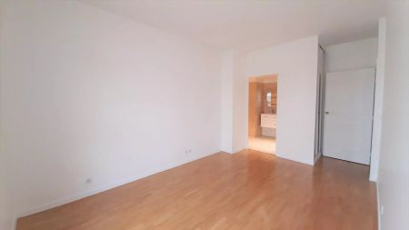 location Appartement T4 DE 107.15m² À PARIS - Photo 2