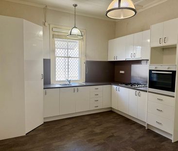 Charming One‑Bedroom Home with Modern Comforts and Convenient Features - Photo 3