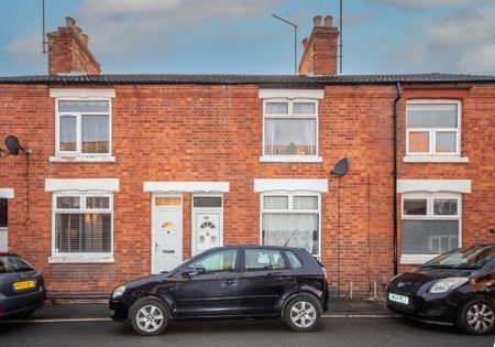 3 bedroom terraced house - Photo 5