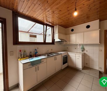 Rijwoning met 3 slaapkamers en tuin te centrum Roeselare - Photo 2