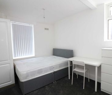 4 bedroom terraced house to rent - Photo 3